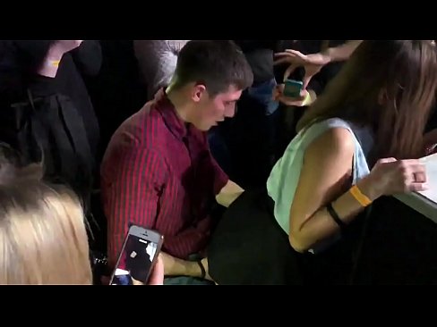 ❤️ Ho kopanela liphate ka 'nete ka har'a nightclub ea Russia. Ngoanana oa Russia ea lilemo li 18 ka har'a anus le botšehaling o ile a robala ka har'a nightclub Video ea bootsoa ☑